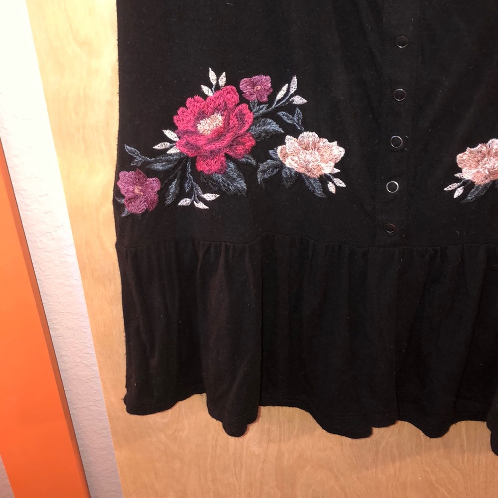Embroidered top - Picture 2 of 4